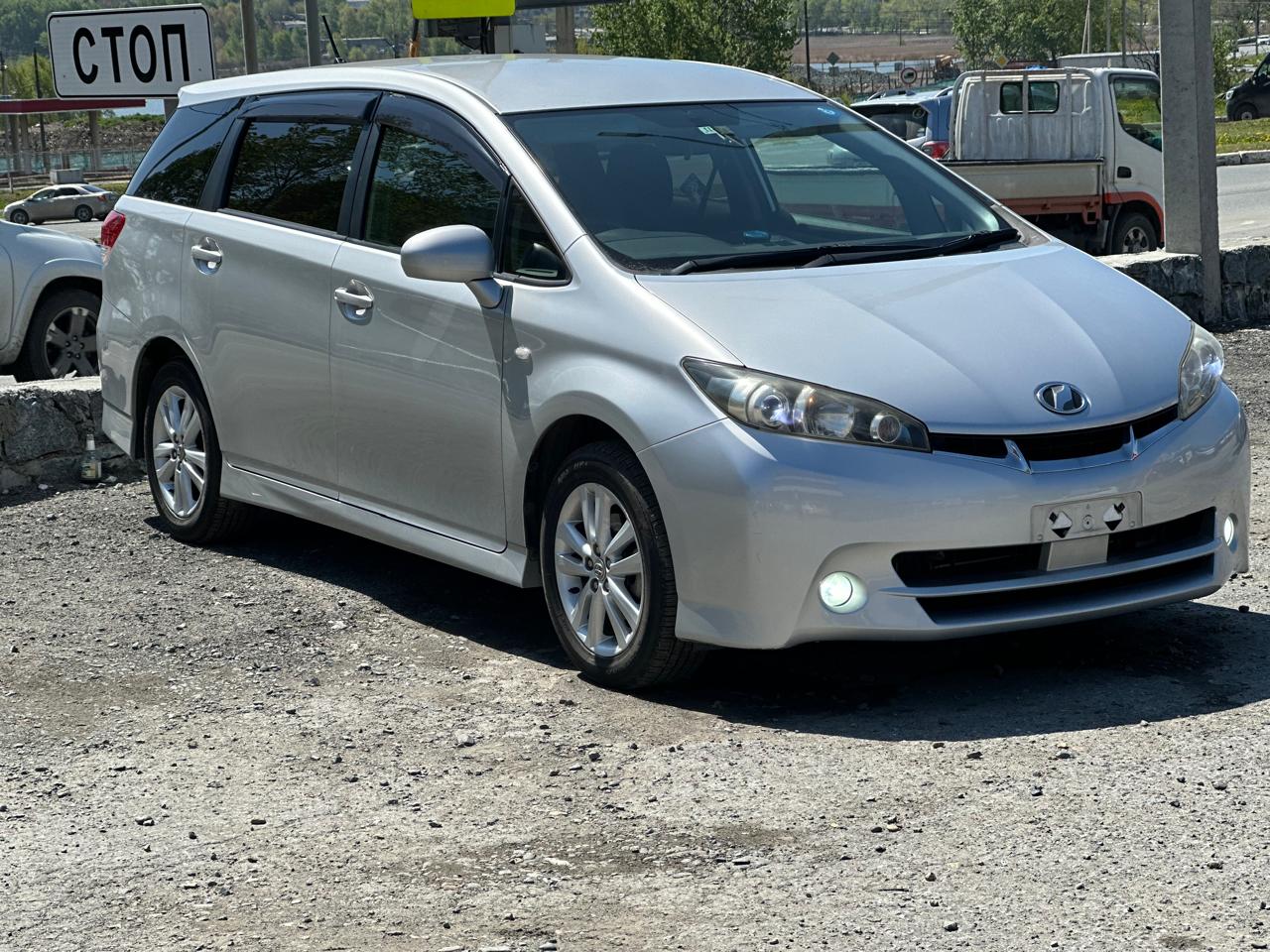 TOYOTA Wish 2010 год