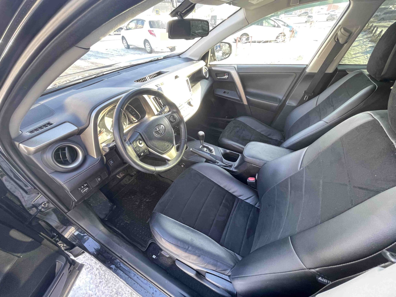 TOYOTA RAV4 Левый руль