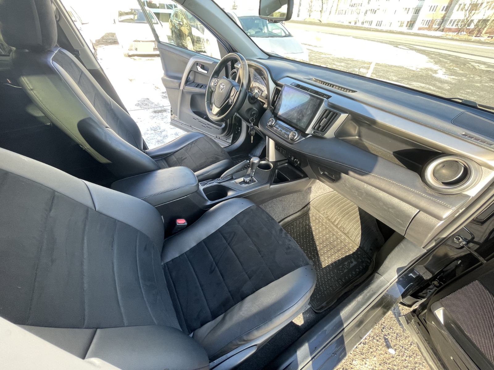 TOYOTA RAV4 Левый руль