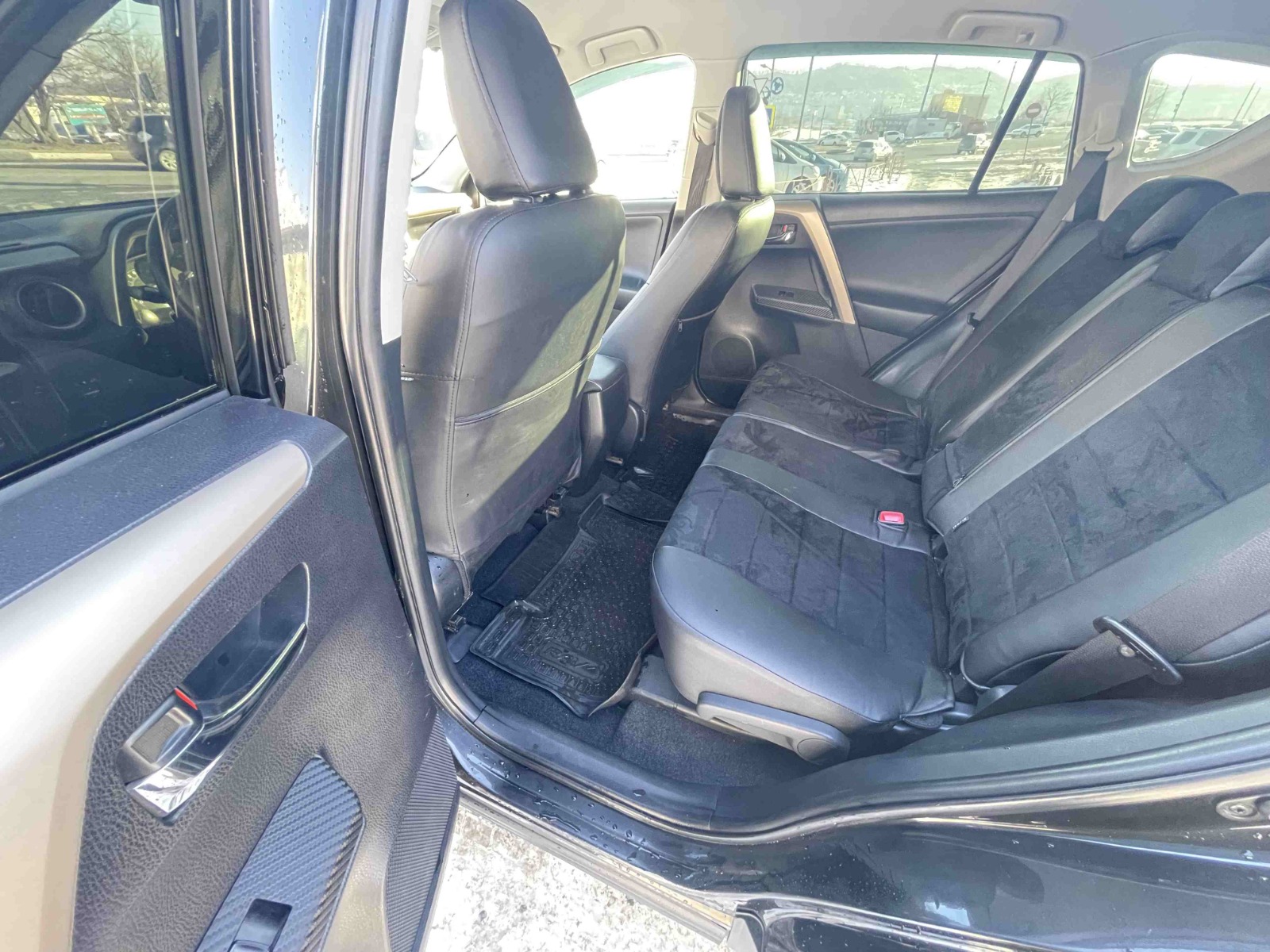 TOYOTA RAV4 Левый руль